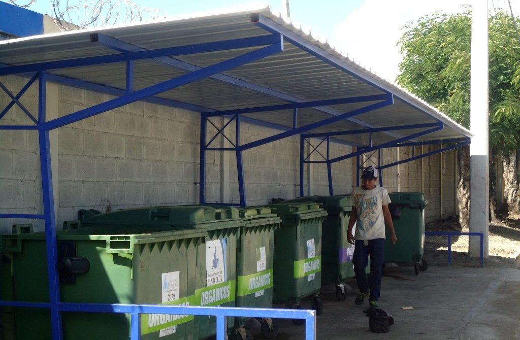 Parte de los recolectores de basura del programa las 3Rs